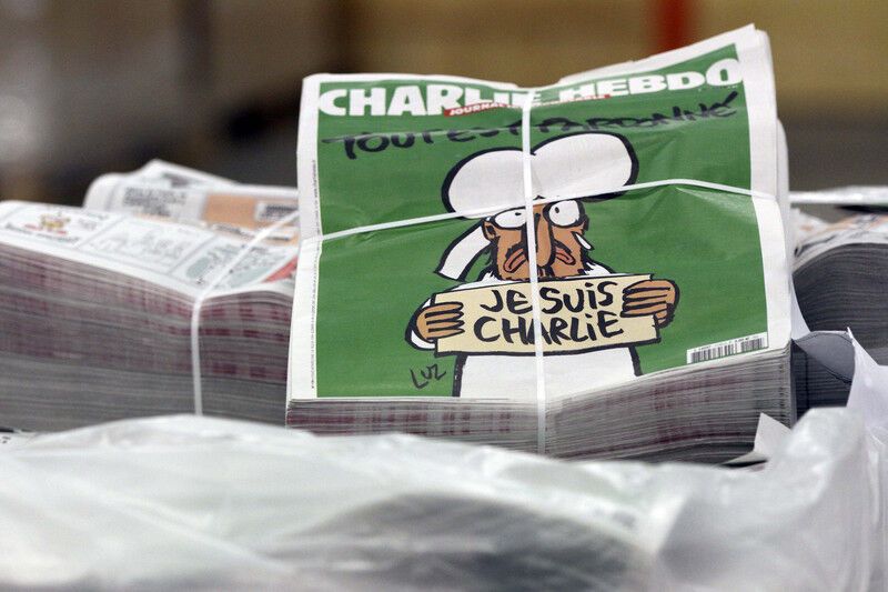 Весь трехмиллионный тираж нового номера Charlie Hebdo раскупили за час: опубликованы фото