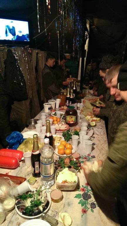 Путінські вояки весело відсвяткували Новий рік під кордоном України: опубліковано фото