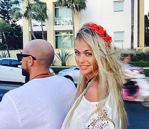 Звезда "Универа" демонстрирует фигуру на пляжах Пхукета