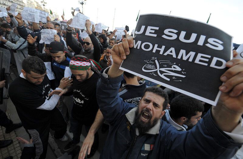 "Je suis Mohammed". Тысячи мусульман вышли на протесты против Charlie Hebdo. Фото- и видеофакт