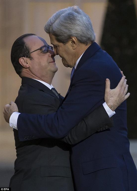 Искренность сочувствия Джона Керри на встрече с Олландом поразила французов