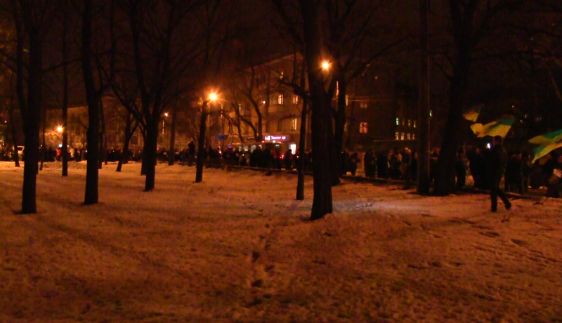 В Мариуполе прошло факельное шествие памяти жертв теракта под Волновахой: опубликованы фото