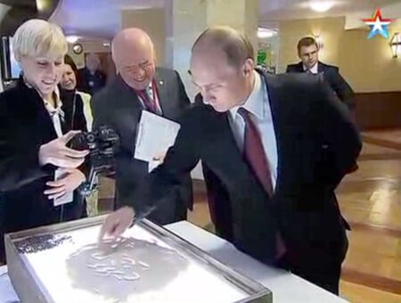 Путін знову продемонстрував свій "художній талант": опубліковано фото і відео