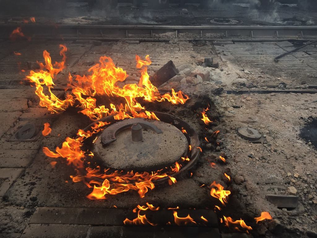 Авдеевский коксохим накрыло "Градом": завод методично превращают в пепел. Опубликованы фото