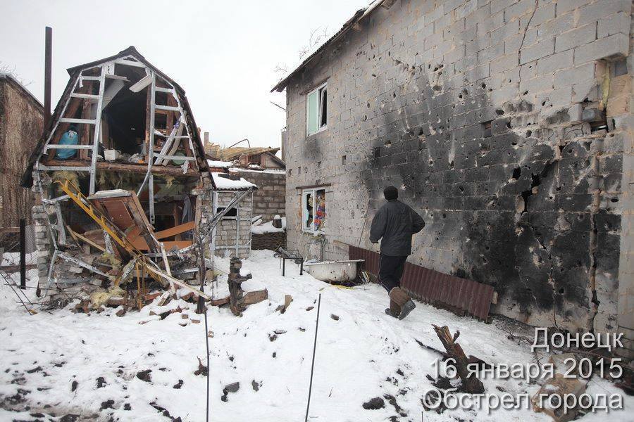 Появились фото разрушений в Донецке после нового артобстрела