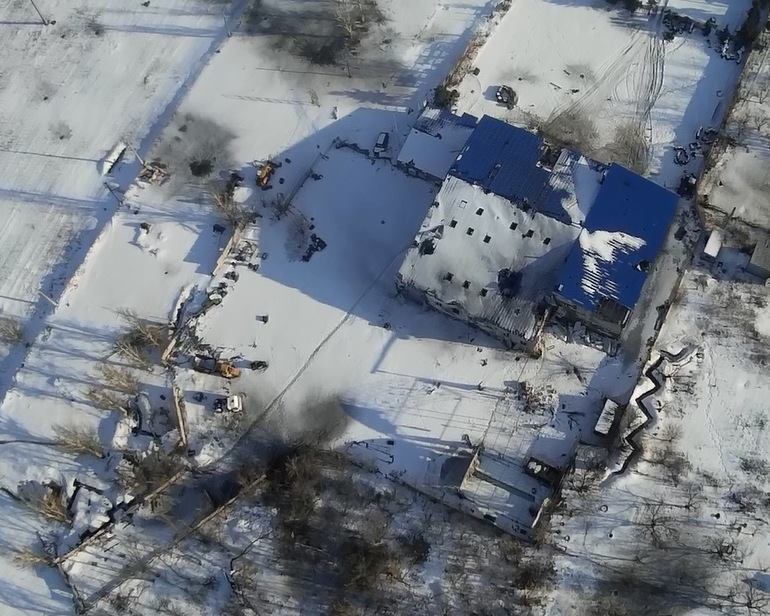 В сети опубликованы уникальные аэрофотографии донецкого аэропорта с военными позициями