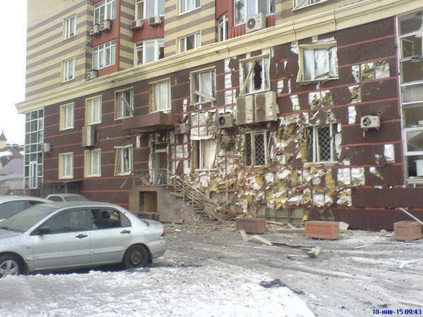 Артобстрелы Донецка повредили дома жилого комплекса "Центральный". Фотофакт