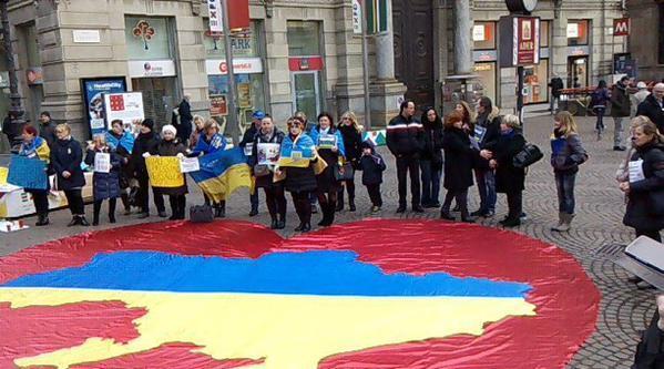Марши против терроризма на Донбассе поддержали в 13 странах мира: опубликовано видео