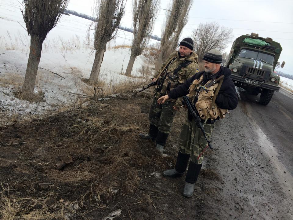 В Луганской области на фугасе подорвался "Урал" сил АТО. Опубликованы фото