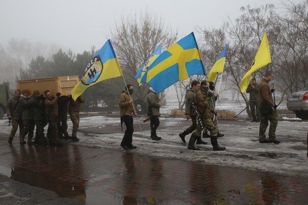 Полк "Азов" попрощался с погибшим инструктором-волонтером из Швеции: опубликовано фото