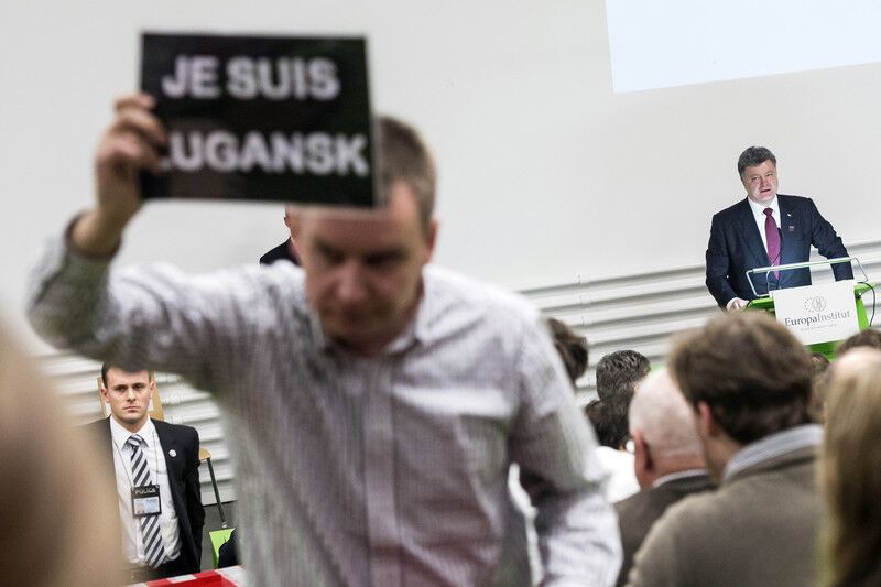 Выступление Порошенко в Швейцарии пытались сорвать. Фотофакт