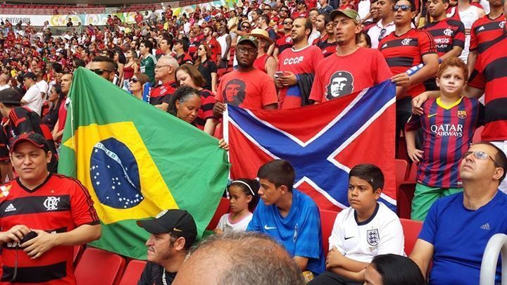 Бразильцы поддержали "ДНР" и вывесили флаги Новороссии на матче "Шахтера"