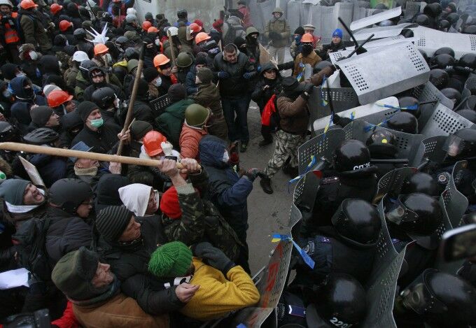 Точка неповернення: найсильніші фото "кривавого Хрещення" на вулиці Грушевського