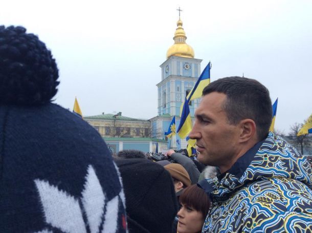 Братья Кличко почтили память жертв теракта под Волновахой: опубликованы фото