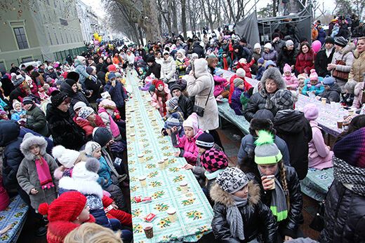 В Одессе испекли самую большую Рождественскую пряничную открытку: фото рекорда