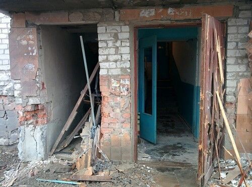 Счастье превращается в руины, Станицу Луганскую обстреляли "Грады" боевиков с территории роддома: видеофакт