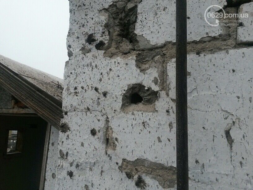 Терористи обстріляли Сартану під Маріуполем: зруйновано 20 будинків, жертв немає. Фото- і відеофакт