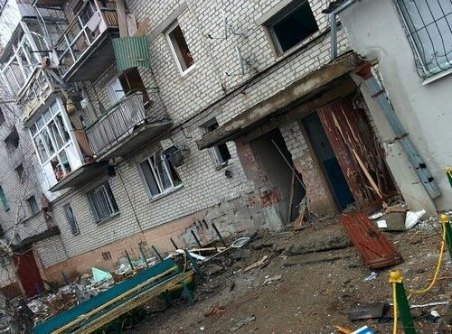 Счастье превращается в руины, Станицу Луганскую обстреляли "Грады" боевиков с территории роддома: видеофакт