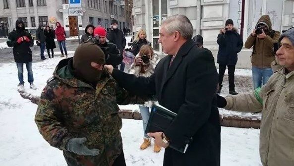 В Харькове проходит пикет под горсоветом: в ход пошли дымовые шашки. Опубликованы фото и видео