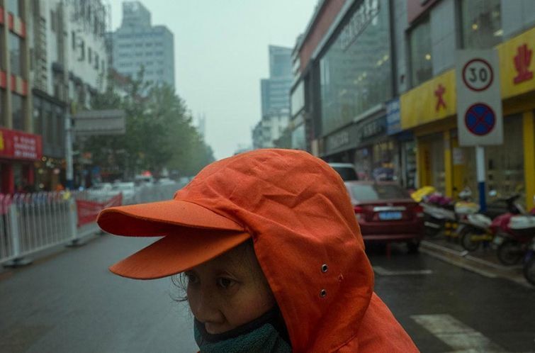 Китайский фотограф представил неожиданные, а иногда и забавные моменты из жизни