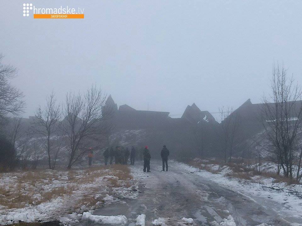 Опубликовано видео и фото последствий подрыва моста и товарного состава в Запорожской области 
