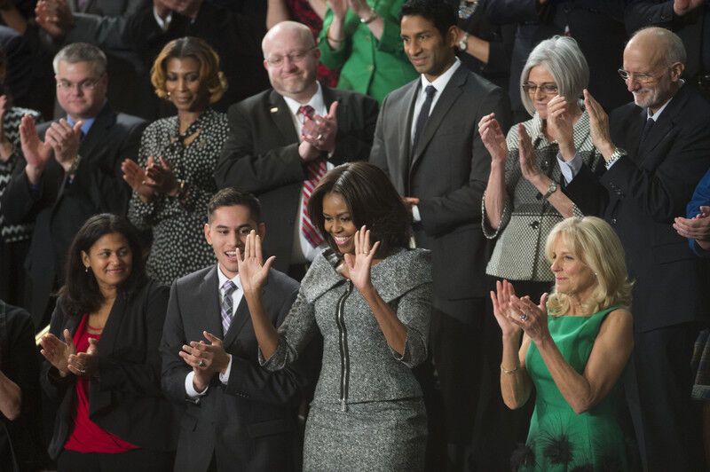 Мішель Обама слухала виступ чоловіка в Конгресі США в костюмі "Правильної дружини". Фотофакт