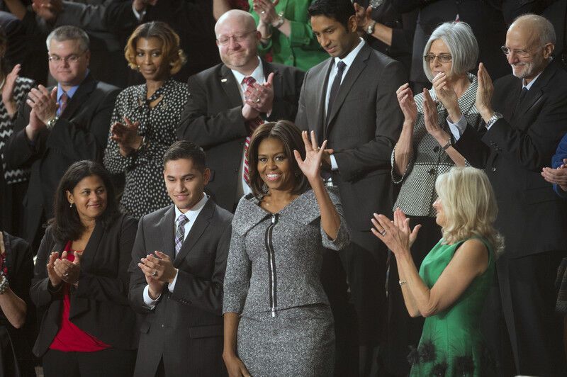 Мишель Обама слушала выступление супруга в Конгрессе США в костюме "Правильной жены". Фотофакт