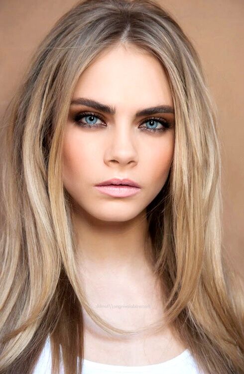 Ярко-красные губы, стрелки, smoky eyes: 15 вариантов макияжа от звезд