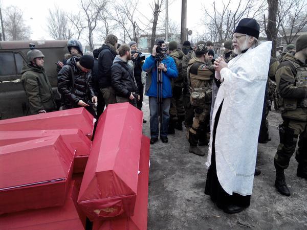 Ватажок "ДНР" передав силовикам 8 тіл "кіборгів": опубліковано фото