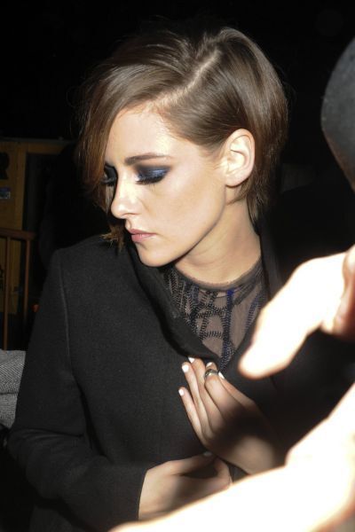 Ярко-красные губы, стрелки, smoky eyes: 15 вариантов макияжа от звезд