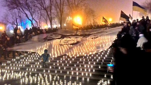 В Одессе выложили герб Украины из тысячи зажженных лампадок. Фото- и видеофакт