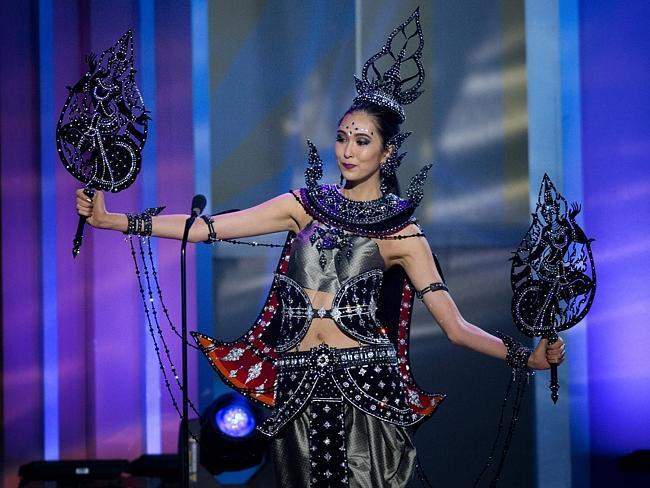 Парад национальных костюмов "Мисс Вселенная 2015": украинская "Невеста войны" не прошла в финал