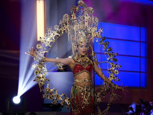 Парад национальных костюмов "Мисс Вселенная 2015": украинская "Невеста войны" не прошла в финал