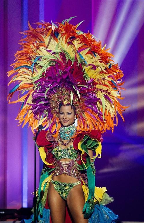 Парад национальных костюмов "Мисс Вселенная 2015": украинская "Невеста войны" не прошла в финал