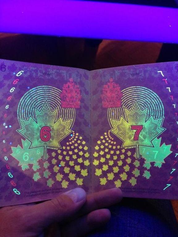 Новый паспорт гражданина Канады стал интернет-сенсацией