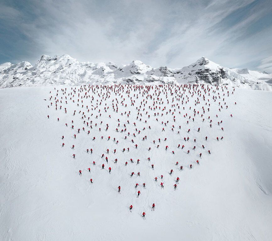 Альпинисты приняли участие в замечательной фотосессии горных  вершин. Результат поражает невероятной красотой 