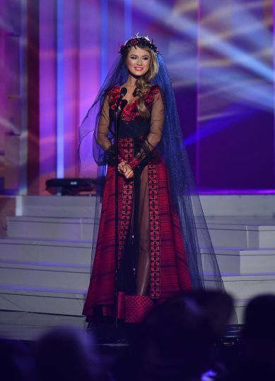 Безумные национальные костюмы на "Мисс Вселенная 2015"