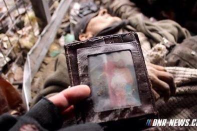 До слез. Тернопольский "киборг" погиб, зажав в ладони снимок своих детей: фотофакт