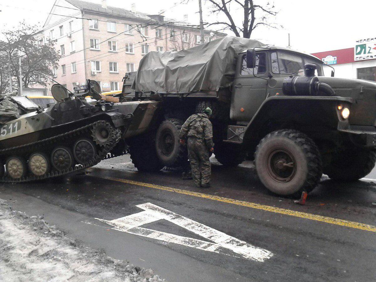 Террористы в центре Донецка протаранили маршрутку