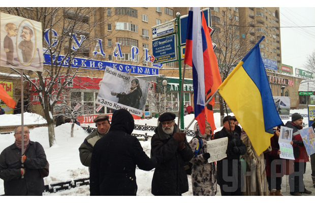 В Москве задержали двух участников антивоенного митинга за карикатуру на Путина