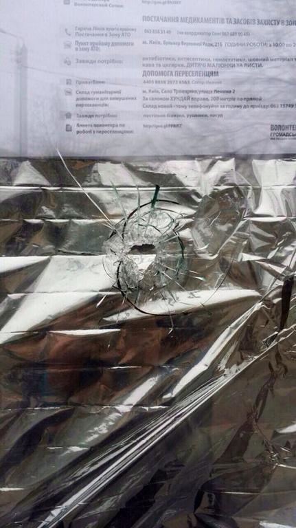 В Киеве обстреляли склад волонтеров: опубликованы фото с места событий