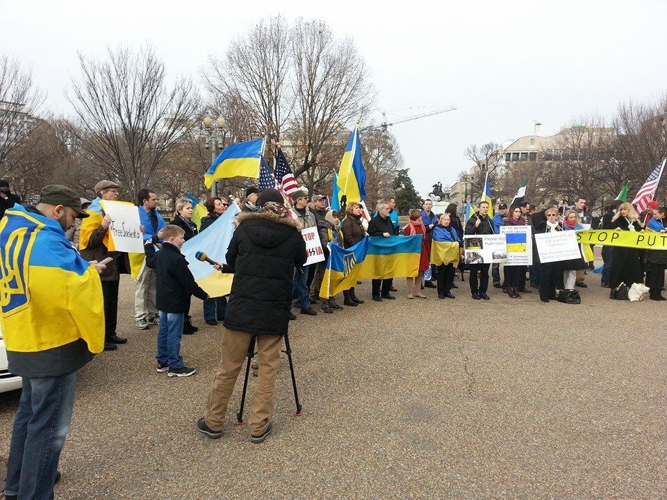 Українці під вікнами Обами вимагали припинити терор Путіна: опубліковано фото