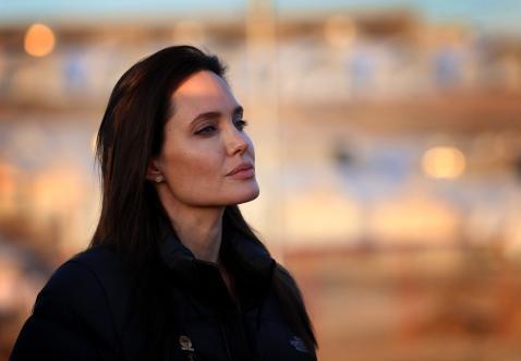 Вместо светских раутов Анджелина Джоли посетила лагерь беженцев в Ираке