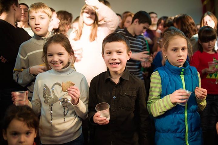 "Хлеб и вода за Украину!" Сироты объявили голодовку против агрессии Путина: фото акции