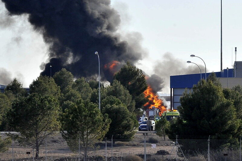 Истребитель НАТО рухнул в Испании: 10 жертв. Фото и видео с места трагедии
