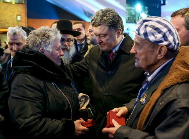 Порошенко в Освенцімі розповів про внесок українців в боротьбу з нацизмом: опубліковано відео