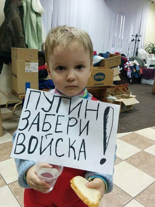"Хлеб и вода за Украину!" Сироты объявили голодовку против агрессии Путина: фото акции