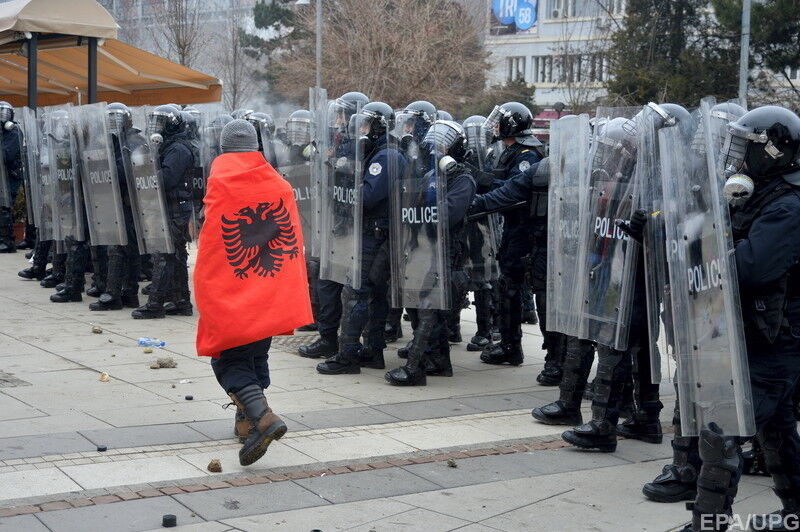В Косово из-за требований уволить министра-серба пострадали десятки человек: фото и видео столкновений