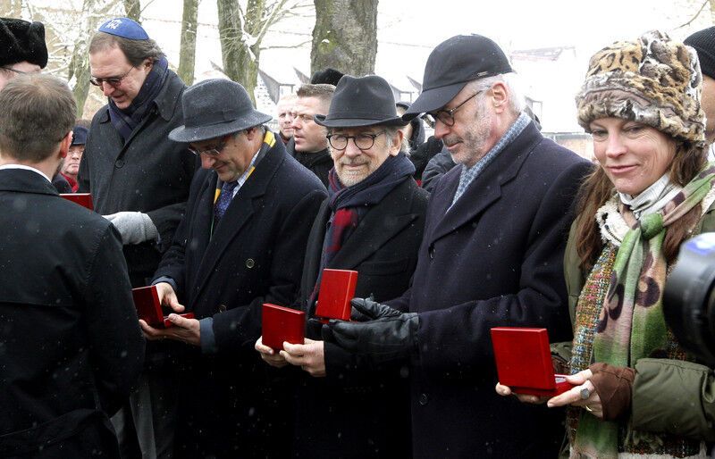 Мир почтил память жертв Освенцима: фоторепортаж