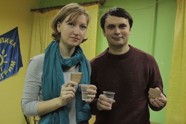 "Хлеб и вода за Украину!" Сироты объявили голодовку против агрессии Путина: фото акции